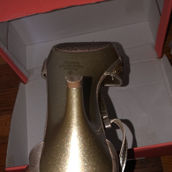 Heels - Picture 5 of 7